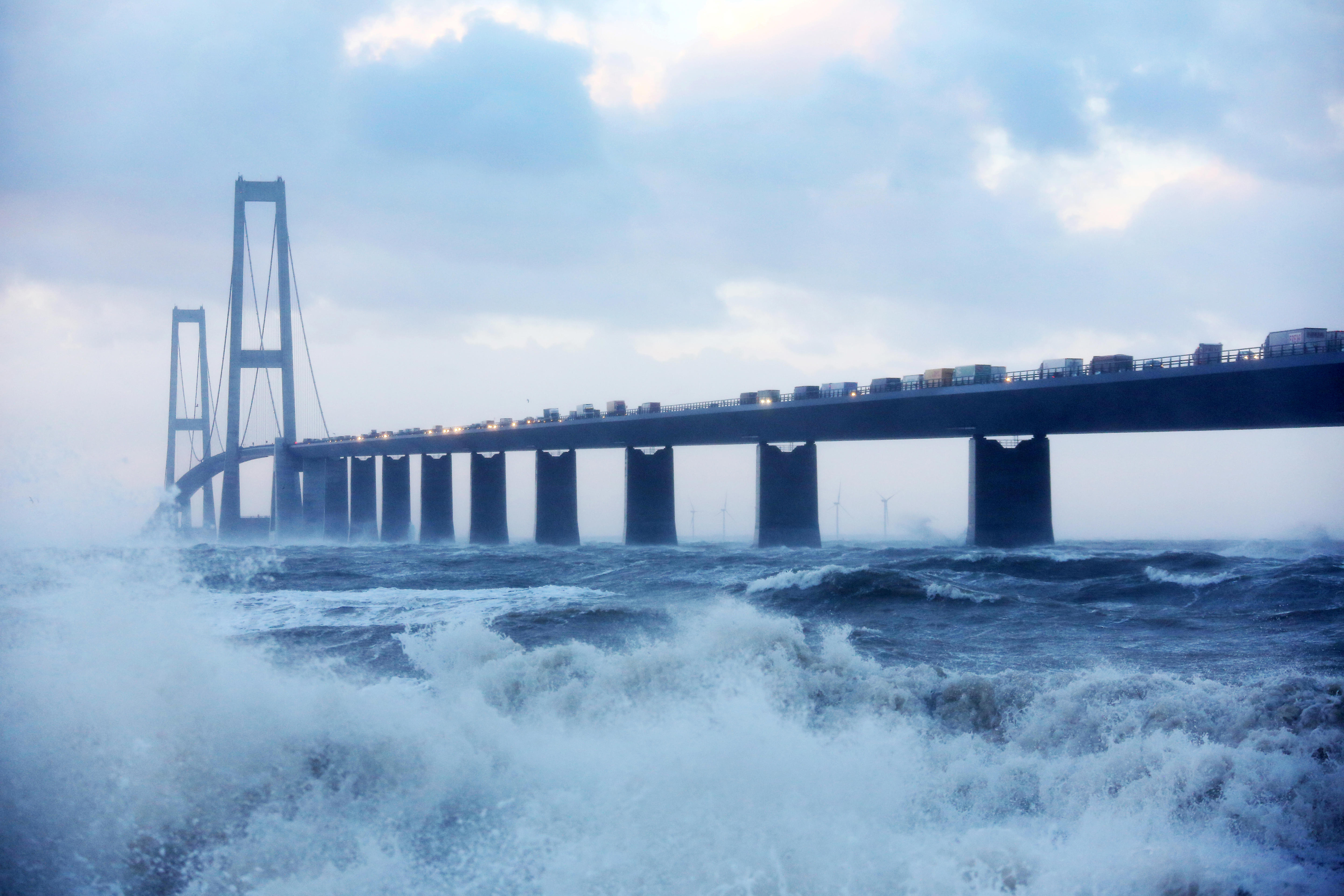 Sæson for blæst: Løse genstande på Storebæltsbroen kan få alvorlige konsekvenser